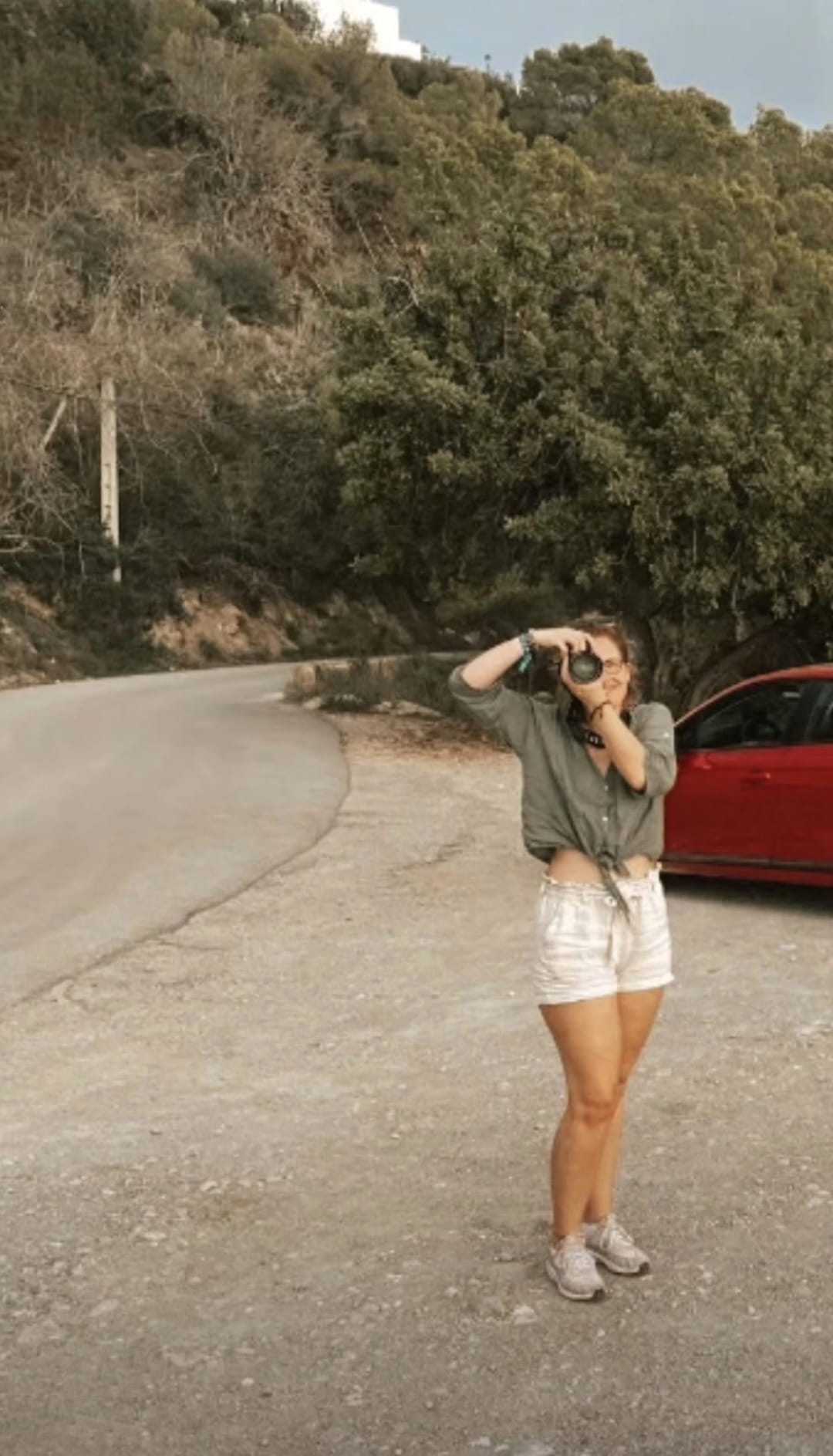 Lifestyle portret van Michelle spelend en in beweging, ongedwongen en vol emotie, Etten-Leur en West-Brabant